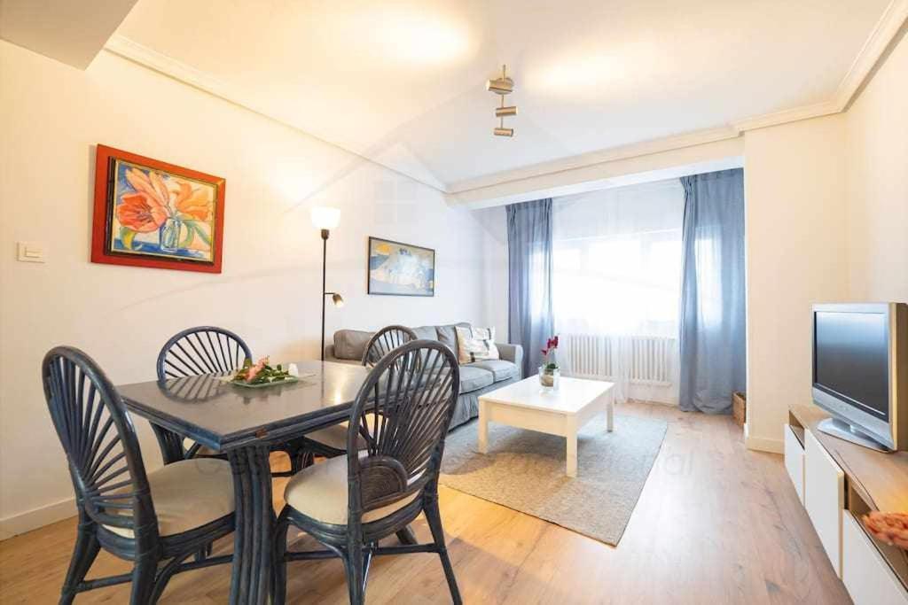 El Carbayedo Apartamento Avilés Exterior foto